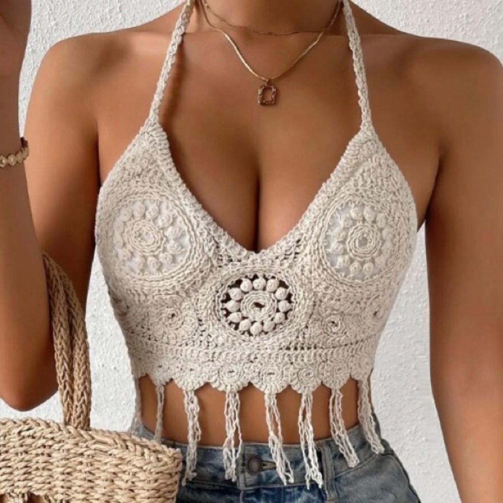 🌴NEW! Boho Fringe Hem Crochet Backless Halter Top - Picture 2 of 9